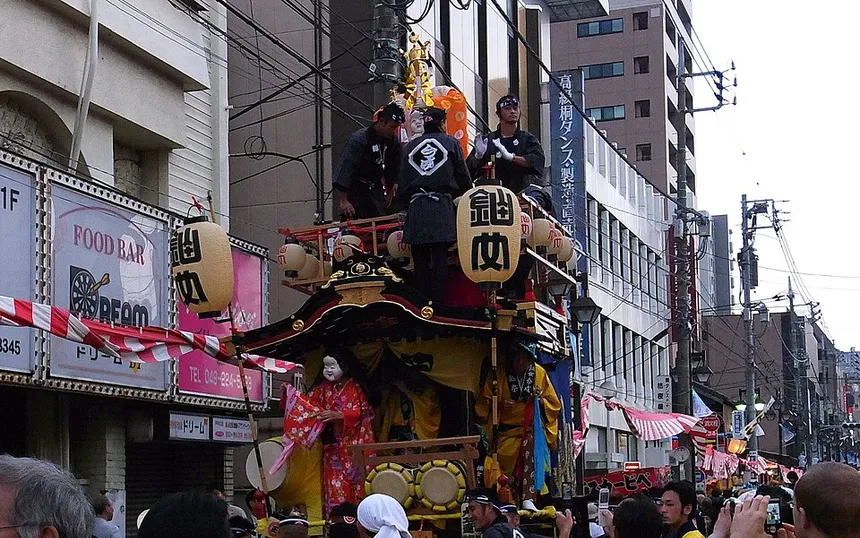 A float passing through Kawagoe’s old town