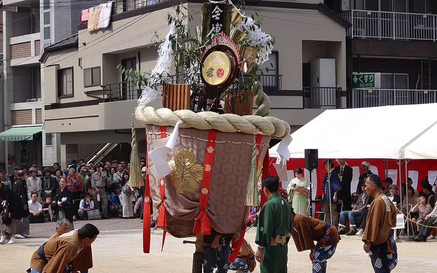 A kasaboko float carried through the crowd at Nagasaki Kunchi